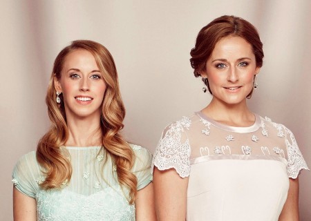 Sara y Lina Hellqvist, hermanas de la ahora princesa princesa Sofía de Suecia. Foto: Cortesía Kungahuset.se / Mattias Edwall