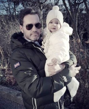 Christopher O'Neill con su hija la princesa Leonore en el 2014 en Estocolmo (Foto: Kungahuset vía Facebook)