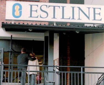 En la mañana de la tragedia, los familiares y amigos acudían a la terminal de Estline en Estocolmo. Muchos no sabían que el «Estonia» se había hundido. (Foto: Agencias) - Pulsar para ampliar -