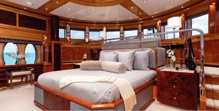 A bordo del «M/Y Mia Elise» hay camarotes de lujo para 12 invitados atendidos por una tripulación de 9 personas. (Foto: folleto agencia)