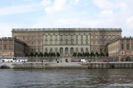 El Castillo Real (Kungliga slottet) de Estocolmo, llamado «Stockholms slott» (Castillo de Estocolmo), es un castillo y no un palacio, aunque en inglés sea «royal palace» (Foto: Wikimedia)