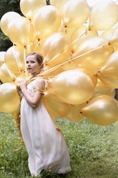 Globos en los jardines de Skaugum a las 3 de la tarde del 19 de Junio 2013 . (Foto: Sølve Sundsbø, Casa Real de Noruega)
