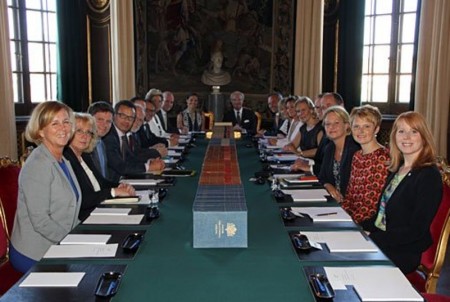 El rey informa al Gobierno del nombre, título y apodo del nuevo miembro de la familia real en el Consejo del Reino. (Foto: Kungahuset.se) - Pulsar para ampliar -