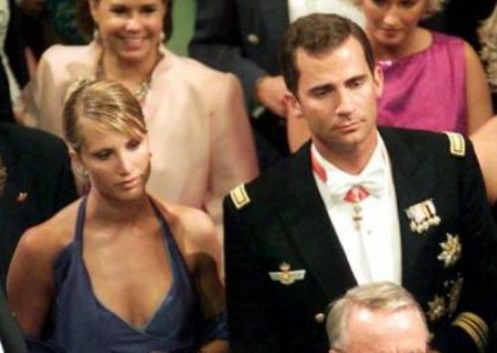 La primera vez que Eva Sannum y Felipe se dejaron ver juntos en público en la boda de Haakon y Mette-Marit en el 2001 - (Foto:TV2)