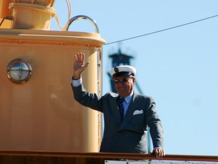 Henrik de Monpezat a bordo del barco real «K/S Dannebrog» durante un crucero de verano. (Foto: © M.Mielgo - JM Noticias)