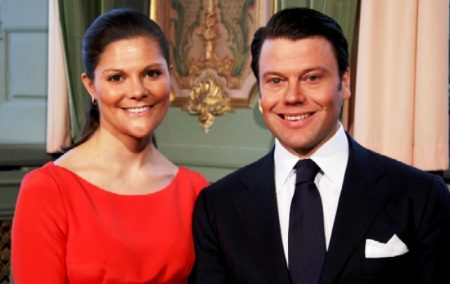 La princesa Victoria de Suecia y su marido Daniel Westling, ahora príncipe Daniel, el día de su compromiso. (Foto: Casa Real Suecia)