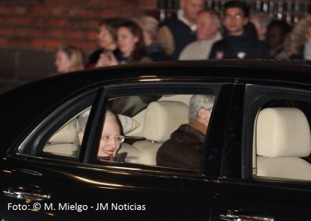Margarita de Dinamarca feliz al lado de su marido al salir de la catedral de Aarhus, desmintiendo así los rumores de separación de la pareja. (Foto: © M.Mielgo - JM Noticias)