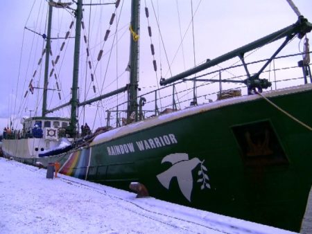 A bordo del M/S Raibow Warrior parece que todo está tranquilo, pero en la bodega del barco hay una actividad frenética. (Foto: MM - ©JMNoticias)