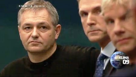 Un investigador danés sufre un infarto mientras participa en directo en un debate en la televisión danesa. (Foto: captura)