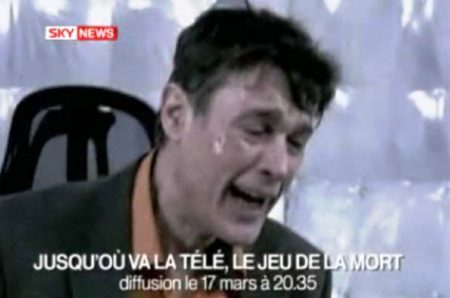 El hombre grita de dolor, pero ni el público ni el participante que aplica el castigo saben que se trata de un actor. (Foto: Captura de pantalla) - Pulsar para ampliar -