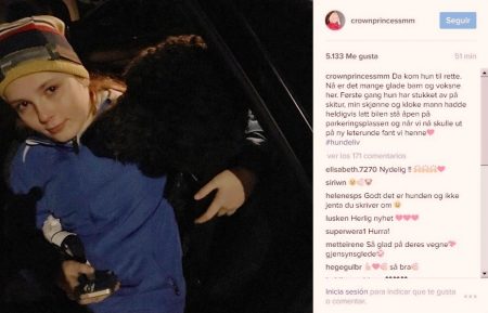 La princesa Ingrid Alexandra, primogénita de los príncipes herederos Haakon y Mette-Marit de Noruega, feliz tras haber encontrado a la perdida Muffins Kråkebolle. (Foto: Princesa Mette-Marit / Captura Instagram)
