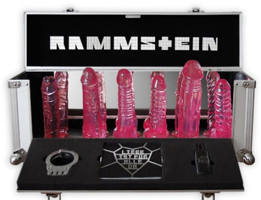 Esta es caja es la que contiene los juguetes y el nuevo disco de Rammstein. Pulsar para ampliar (Foto: www.rammstein.de)