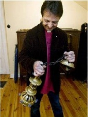 Carlos Bebeacua, el «sumo sacerdote» de la Iglesia de la Virgen del Orgasmo, en uno de los rituales. (Foto: Captura vídeo de TV sueca)