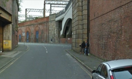 El coche de Street View fotografía a prostituta masturbando a su cliente. (Foto: Captura Street View) PULSAR PARA AMPLIAR