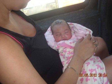 La niña empezó a recuperar el color tras ingerir la leche materna. (Foto: Cortesía familia María Kristensen)