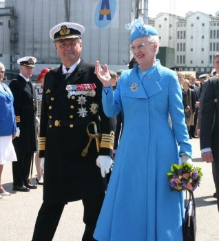 La reina Margarita II de Dinamarca y su marido el príncipe consorte Henrik de Monpezat a su llegada al puerto de Aarhus el 5 de junio del 2010 (Foto: © V.de los Espadas) - PULSAR PARA AMPLIAR -