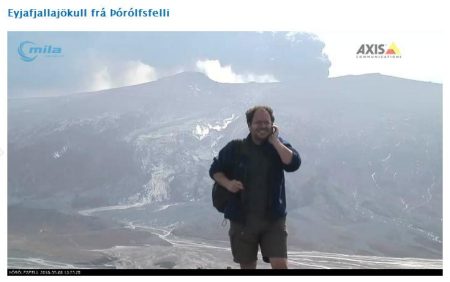 Manolo ¿me ves? Joer, que soy yo, sí, sí, aquí... (Foto: Webcam en Þórólfsfelli) - PULSAR PARA AMPLIAR -