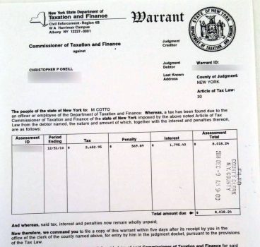 La orden de embargo o «warrant» contra Christopher O'Neill por impago de impuestos de la propiedad desde el 2010 asciende a 8.018,24 $. (Foto: Cortesía Expressen)
