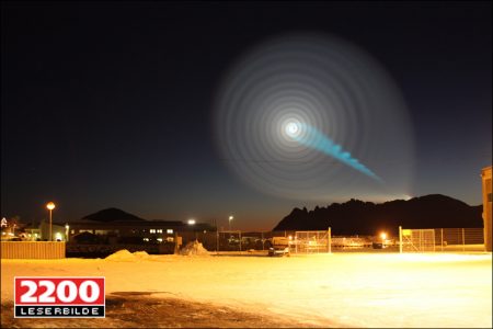 En esta foto se puede ver el fenómeno luminoso captado por el fotógrafo Jan Petter Jørgensen con su cámara sobre un trípode y en exposición lenta. (Foto: Aportación de un lector al diario VG) - PULSAR PARA AMPLIAR -